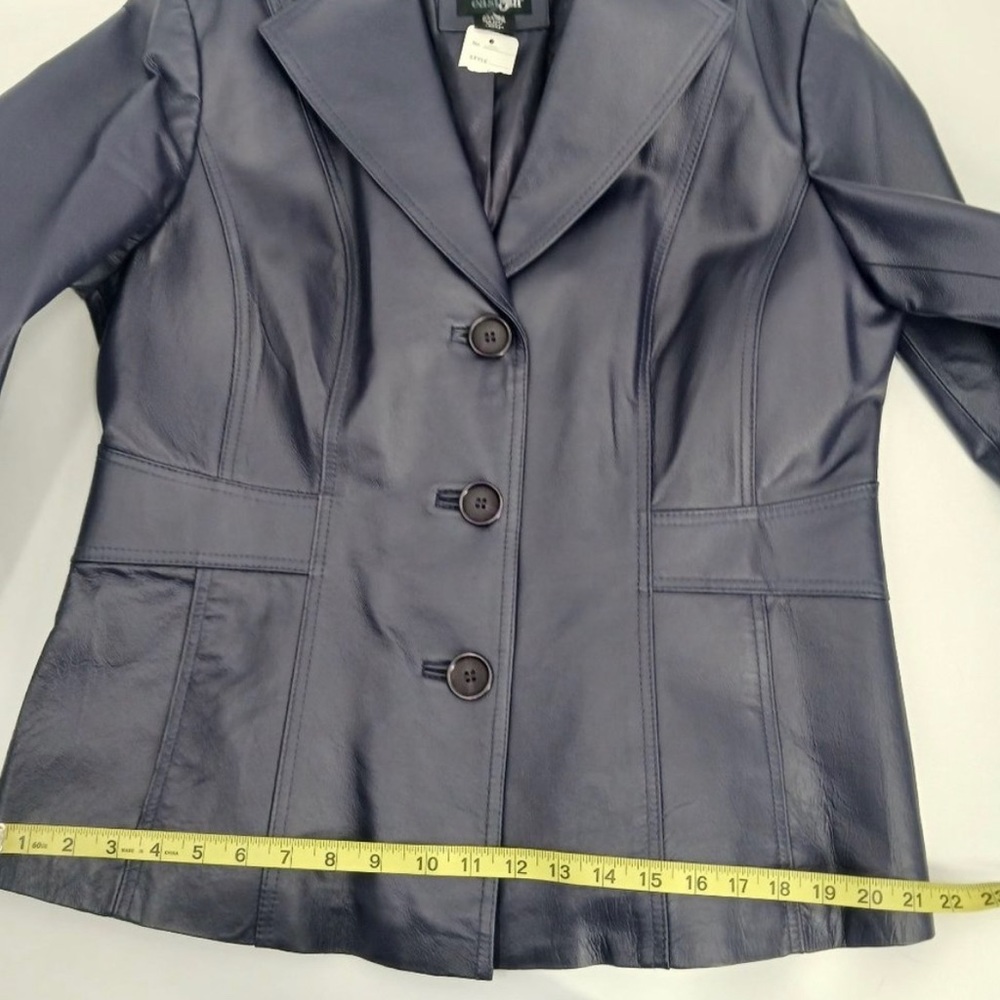 EAST 5TH WOMENS GENUINE LEATHER BLUE JACKET
SIZE LARGE - Picture 13 of 14